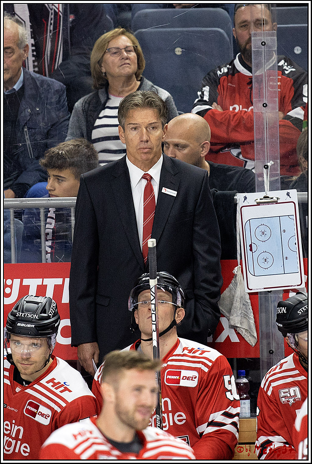 PENNY DEL;  Kölner Haie - Straubing Tigers; Köln, 09.10.2022